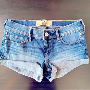 HOLLISTER low rise short size 5 w27